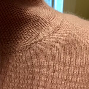 Soft knit turtleneck top In mauve